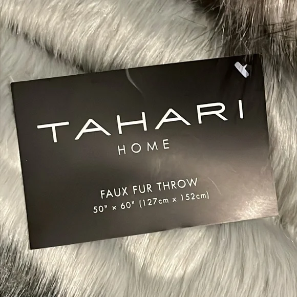 Tahari Home faux fur Throw Blanket new black grey 50”x60”